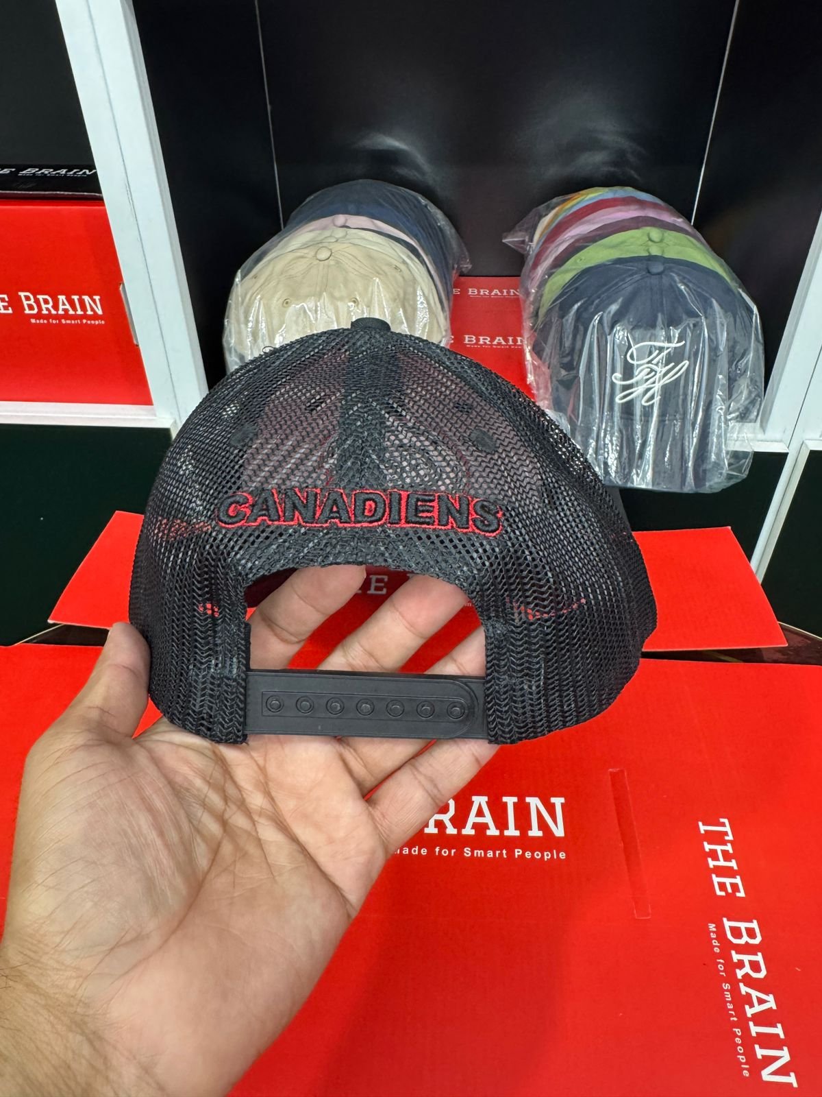 Montreal Canadiens Mesh Trucker Snapback Cap