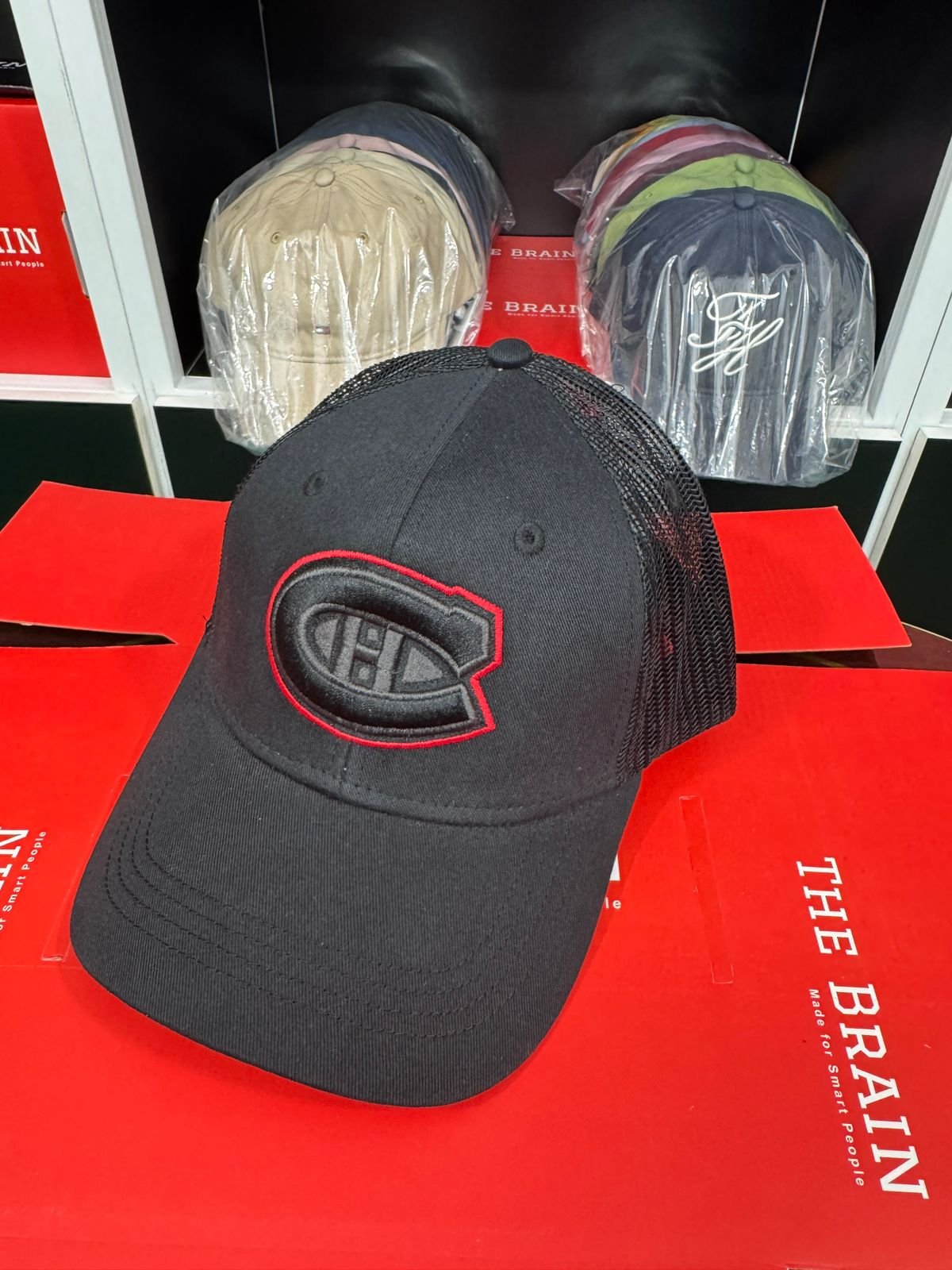 Montreal Canadiens Mesh Trucker Snapback Cap